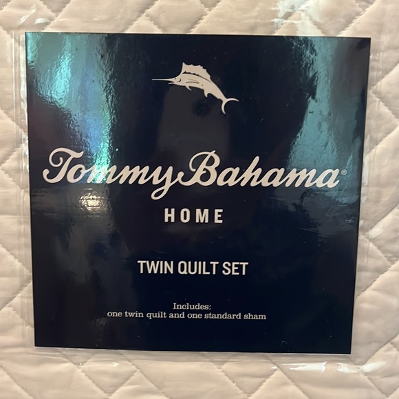 Tommy Bahama Solid Chevron Cotton Reversible White Quilt Set - Picture 3 of 4